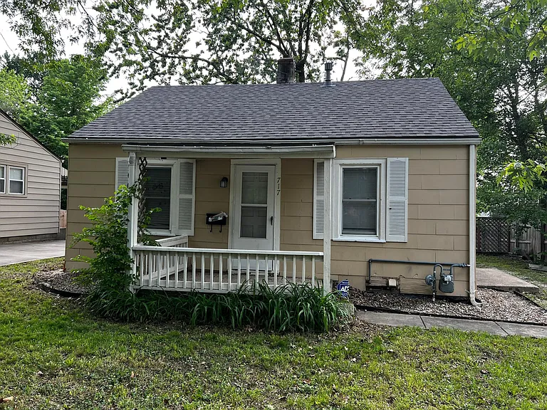 717 S Chestnut St — Photo 2