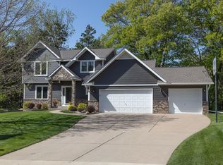2477 Timber Ct E, Maplewood, MN 55119
