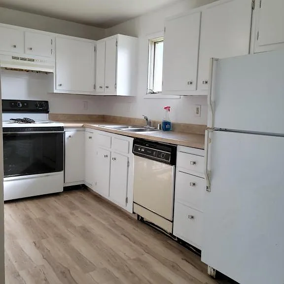 2213 Lathrop St — Photo 1