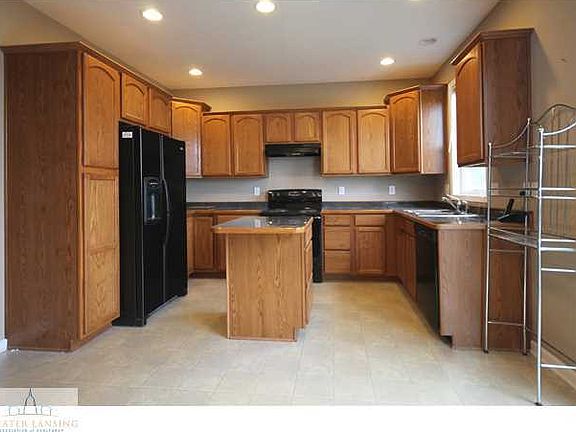 2nd image of 696 E Phoebe Ln