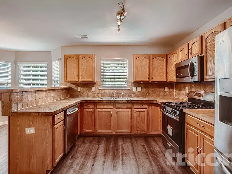 5606 Fenway Dr — Photo 13