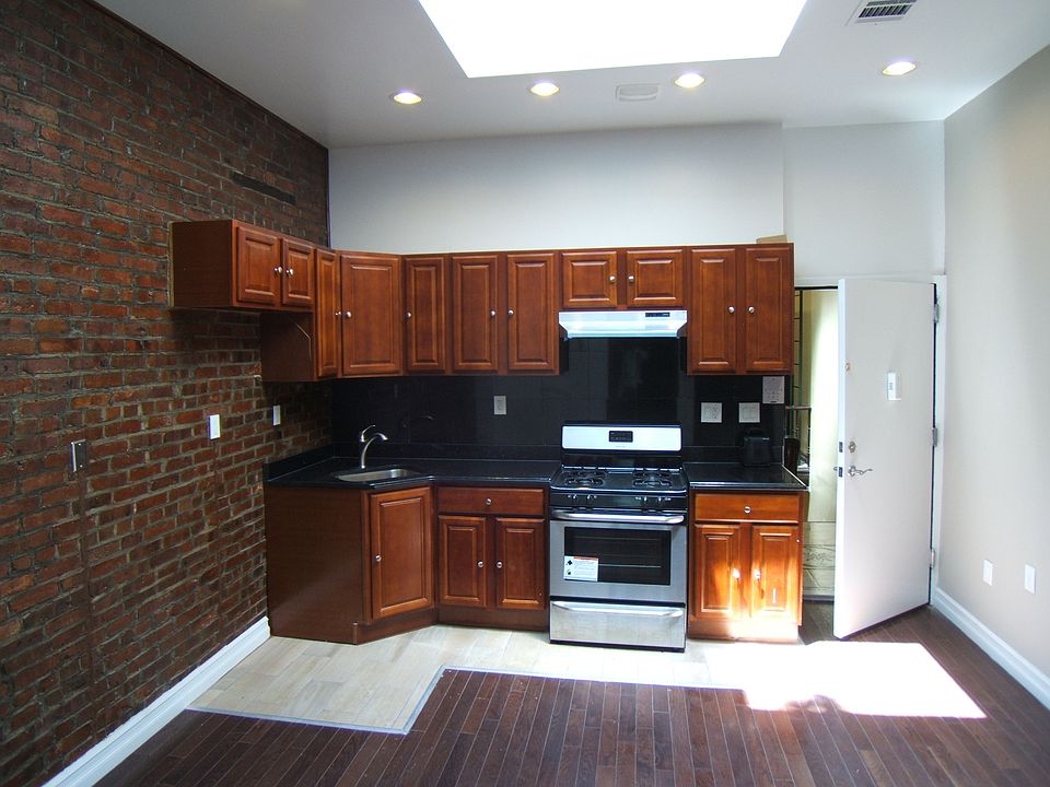 1st image of 800 Macdonough St
