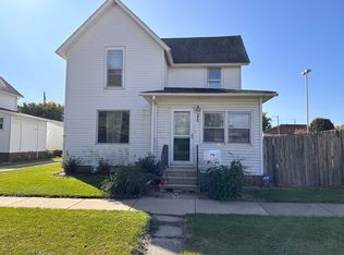 325 E Oak St, Watseka, IL 60970