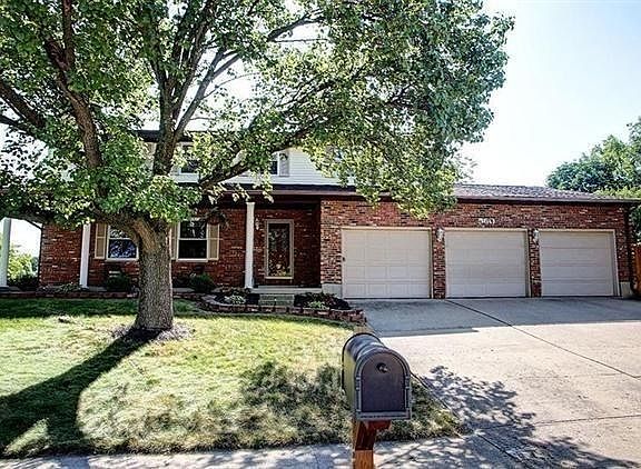 3rd image of 560 Royal Arms Ct