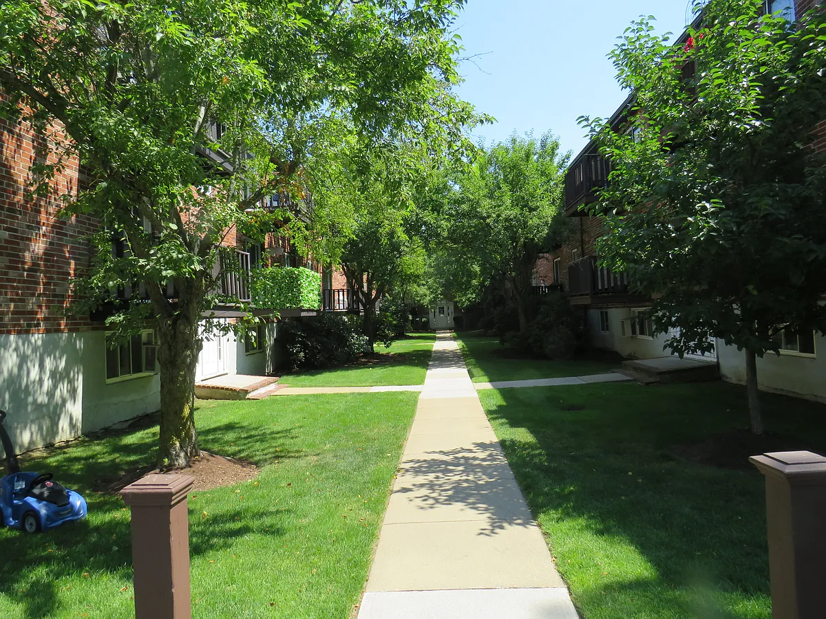 Building Photo - 38 Westgate Rd #5