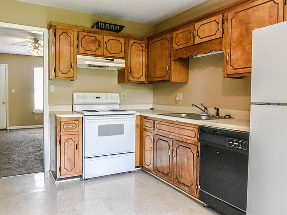 4th image of 701 Peachers Dr APT A
