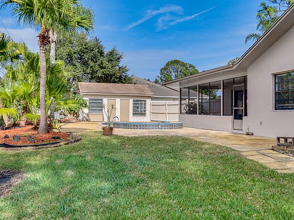 Oversized private yard!