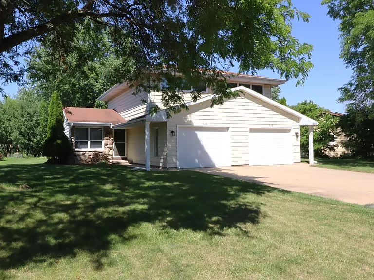 926 E Northwood Dr — Photo 1