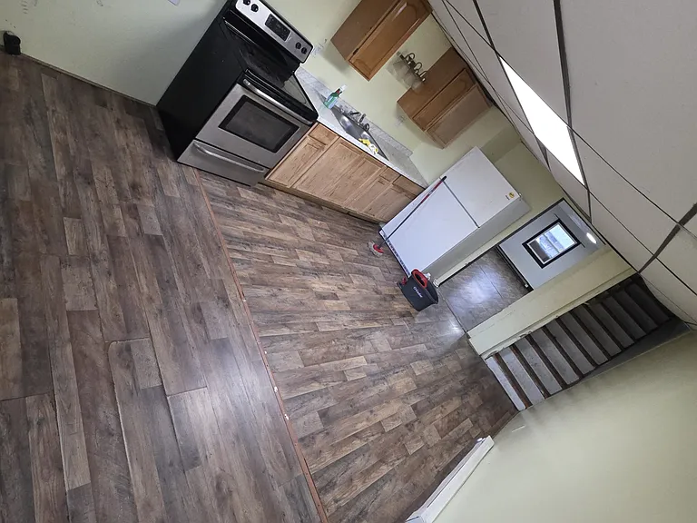 323 N Vine St — Photo 13
