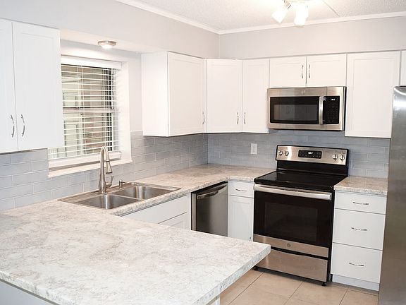4th image of 525 Canberra Dr #13