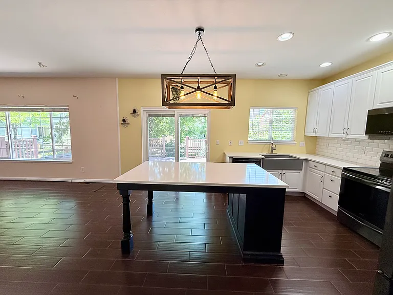 6047 S Walden Ct — Photo 7