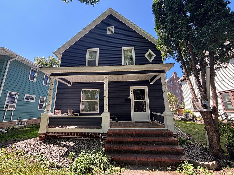 1st image of 209 N 6th St