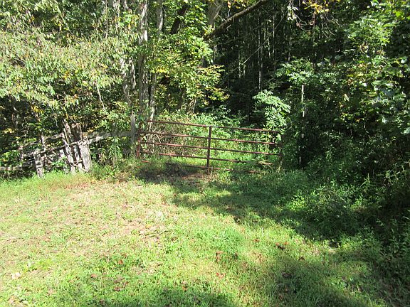 5th image of Skyland Dr