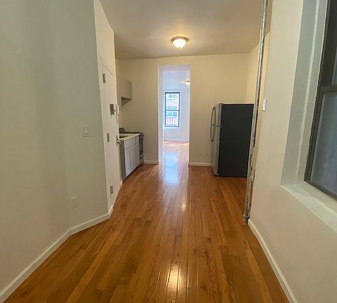 4th image of 503 W 47th St #4F