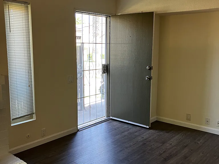 10542 Greenford Dr #21 — Photo 6