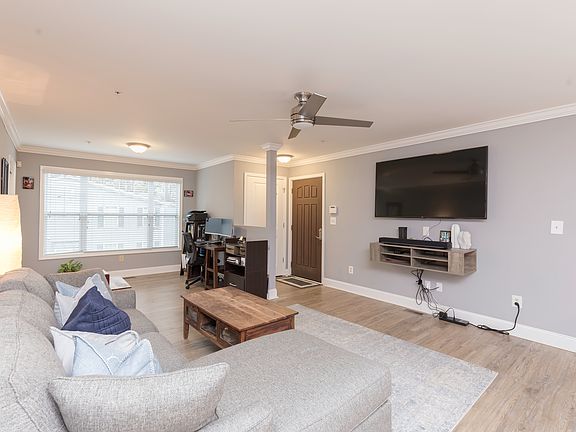 4th image of 806 Madison Ln SE #806