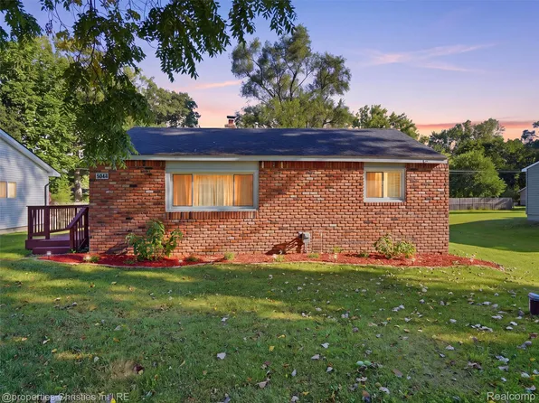 4645 Downing Dr, Pinckney, MI 48169