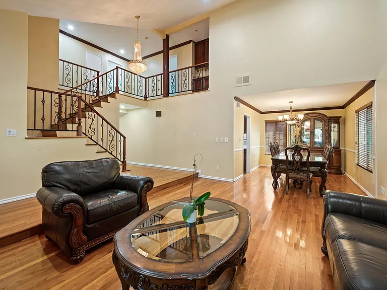 22606 Archwood St — Photo 5