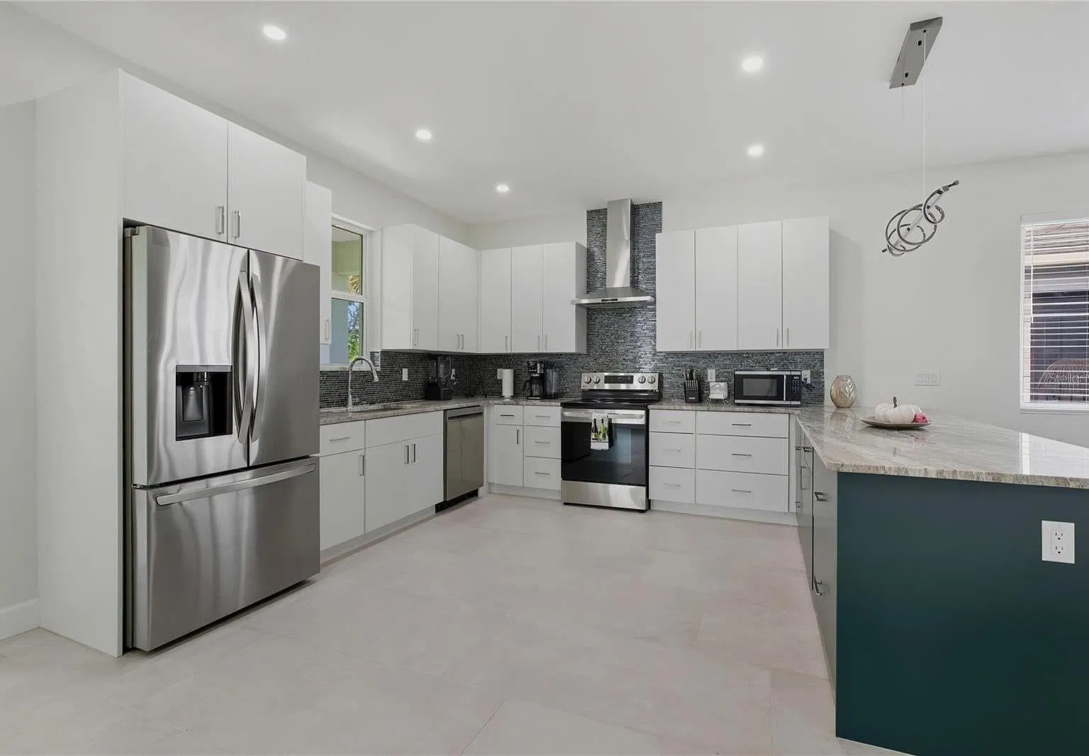 3 bed, 1842 sqft, $5,000 — Photo 3