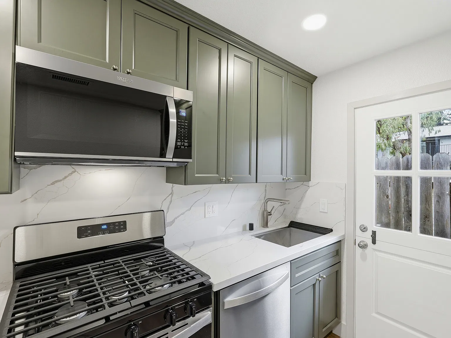 2 bed, 750 sqft, $2,000 — Photo 4