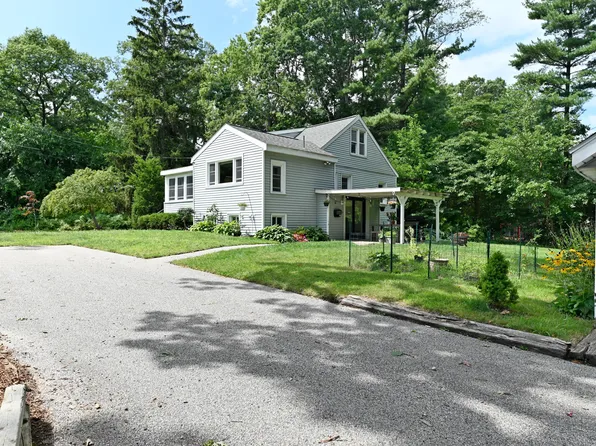 17320 Ridge Ave, Spring Lake, MI 49456