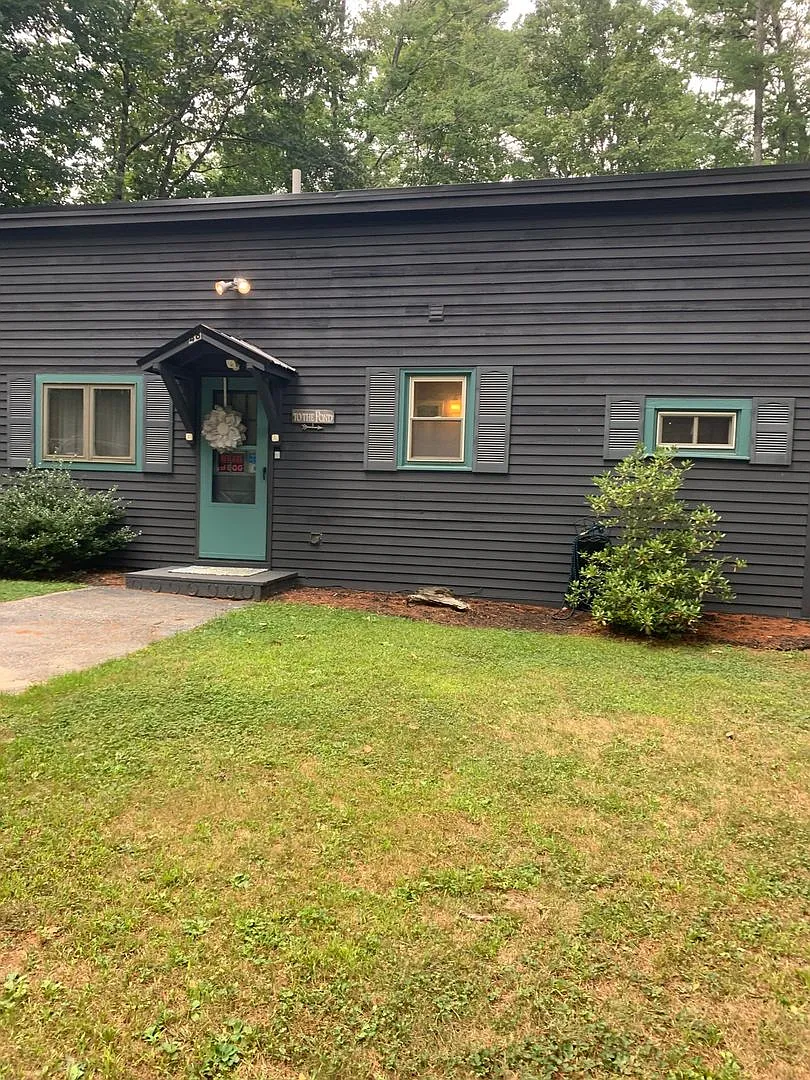 Charming 1BR House in Buxton with views of Bonny Eagle Pond — Photo 2