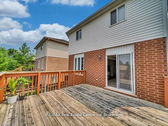 5th image of 61 Moffatt Ln