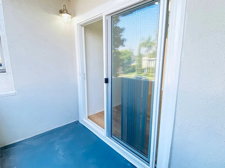13860 Burbank Blvd — Photo 56