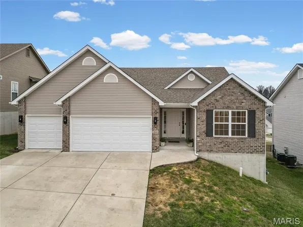 1810 Valley View Cir, Festus, MO 63028
