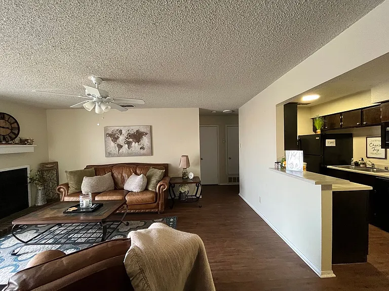 Bentwood Apartments — Photo 7