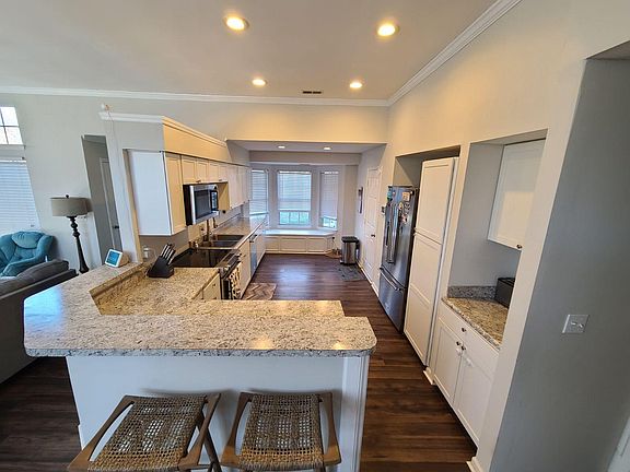 5th image of 3408 Armitage Dr