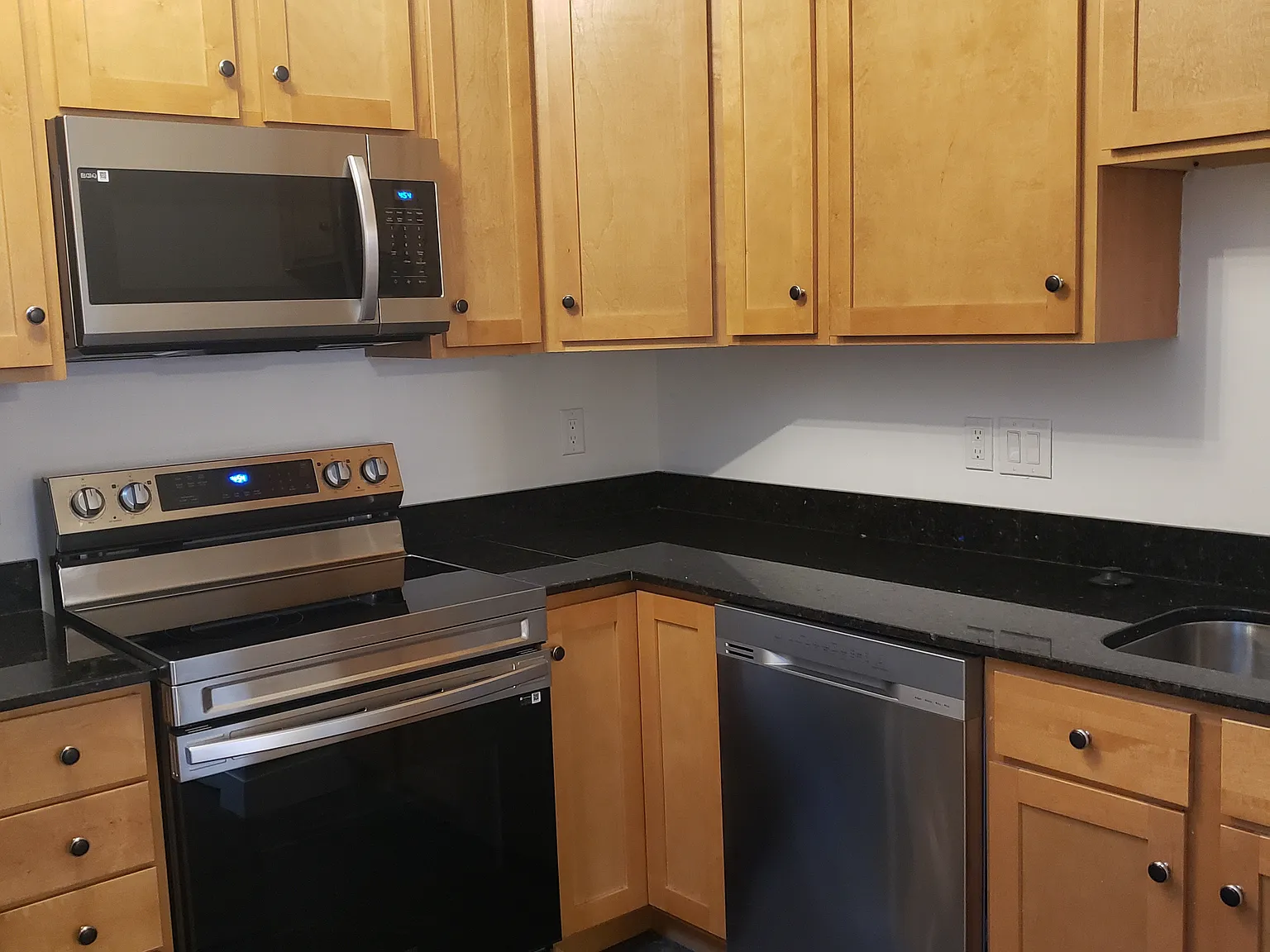 1 bed, 975 sqft, $1,350 — Photo 4