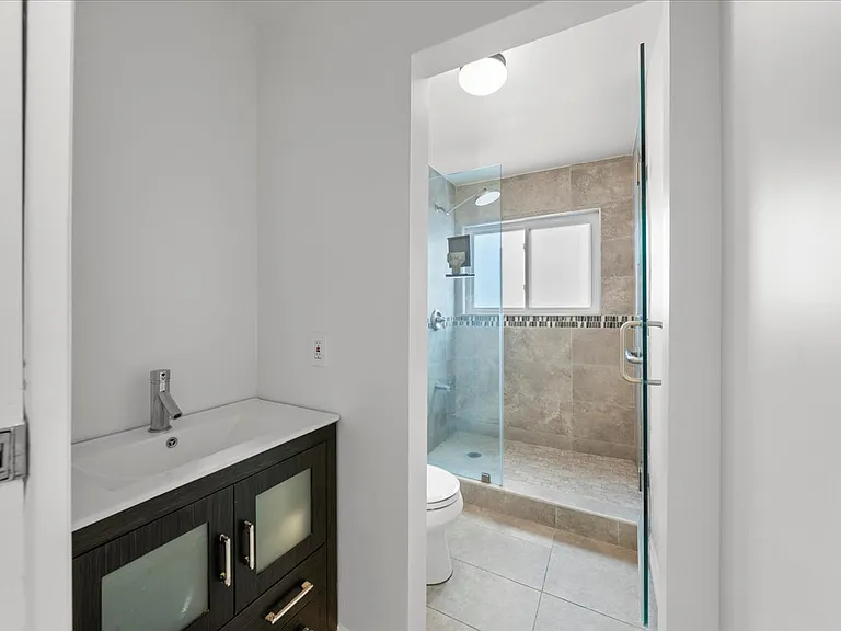 2222 Pier Ave — Photo 53