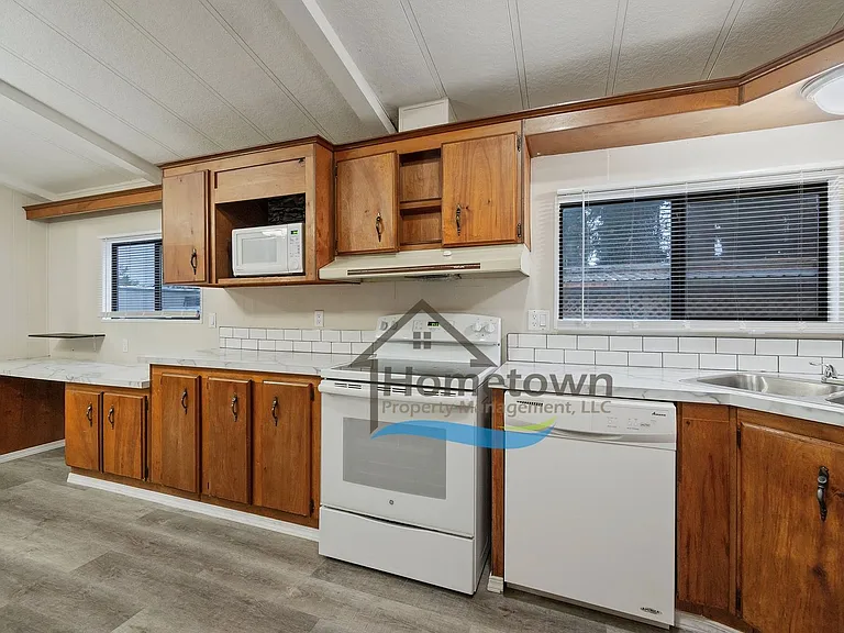 140 W Cosgrove Rd — Photo 2