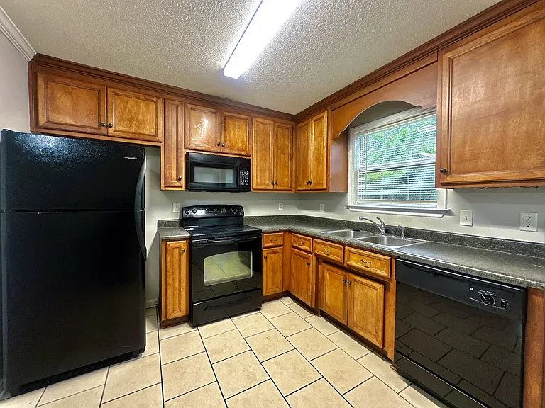 10 W Howell Dr — Photo 5