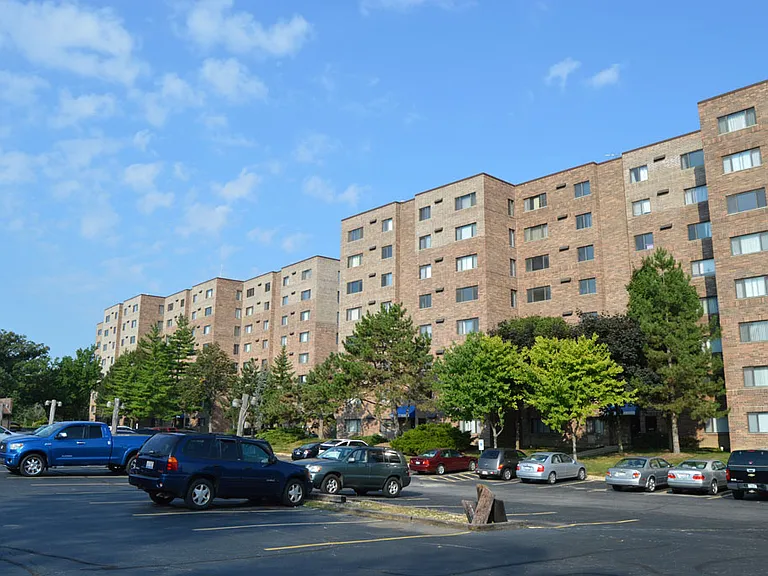 The Towers of Edgewater — Photo 2