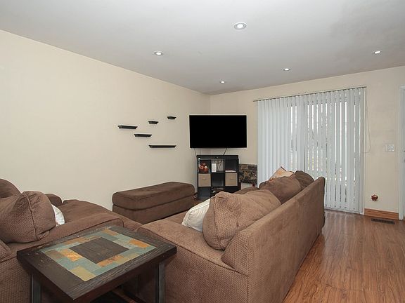 5th image of 622 Dove Ct