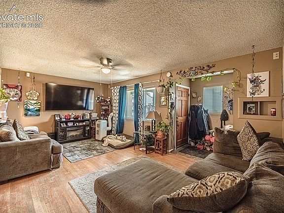 3rd image of 1715 Capulin Dr