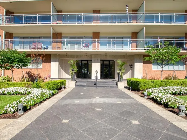 4740 Roanoke Pkwy APT 303, Kansas City, MO 64112