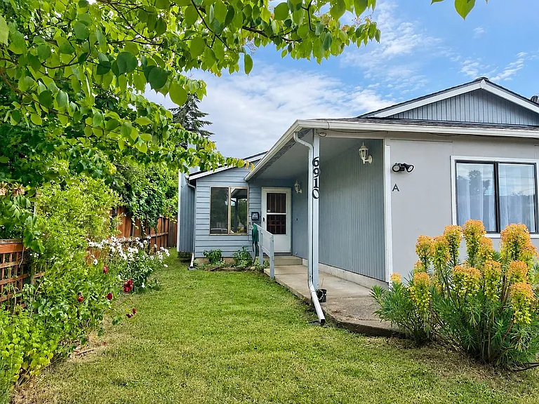 Pardee Duplex (A & B) — Photo 1