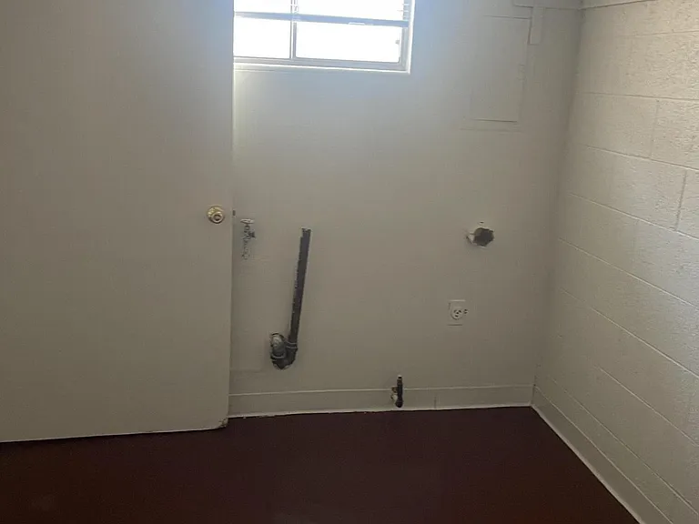620 E Crosby Ave — Photo 5