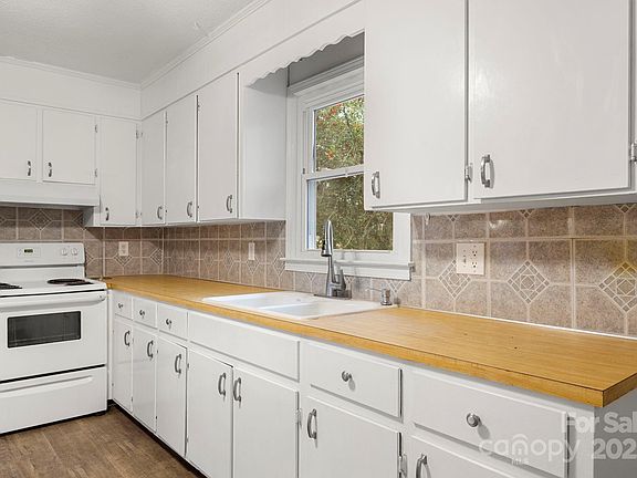2nd image of 604 Coldstream Cir