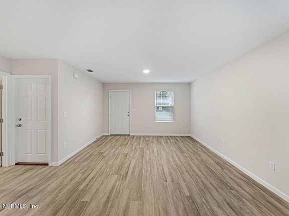 5th image of 8940 COCOA Avenue
