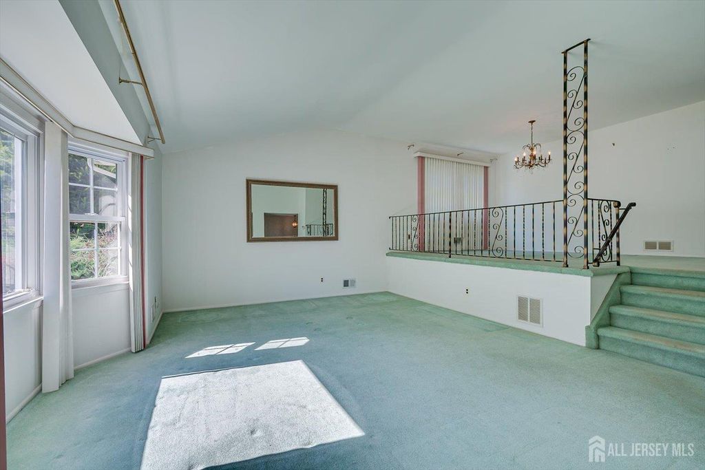 9 Annette Dr, Edison, NJ - View 5