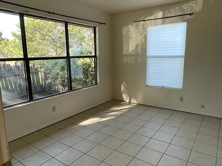 2210 W Alameda St — Photo 12