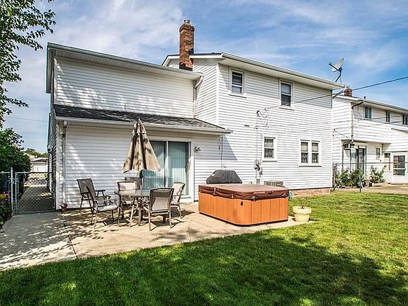 3rd image of 4333 W 194th St