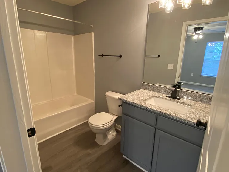 3 Bedroom 3 Bathroom Apartments, perfect for Roommates! — Photo 14