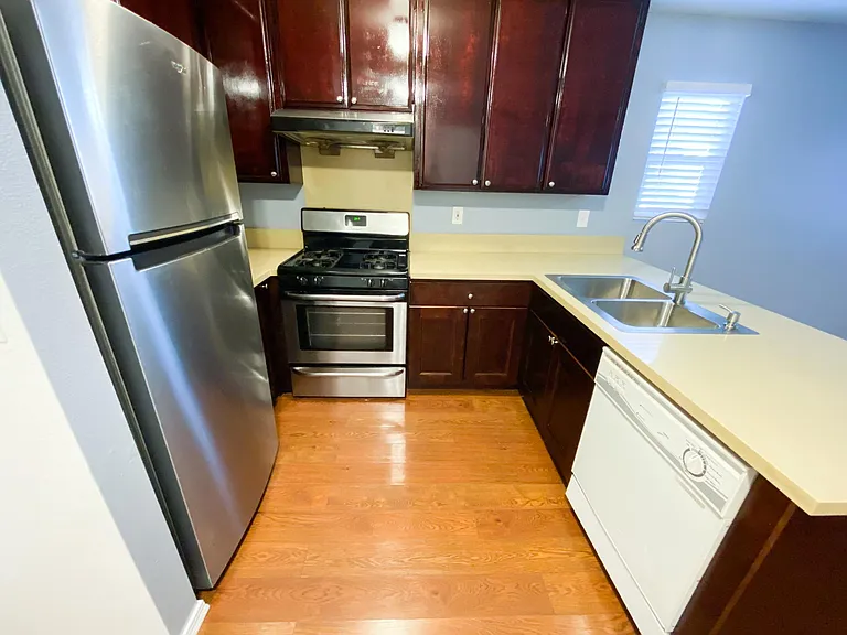 813 N Hoover St #1 — Photo 5