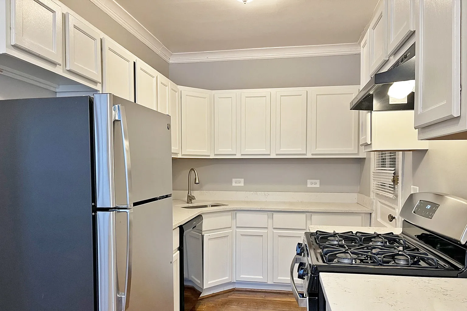 301-313 N. Oak Park Ave. — Photo 4