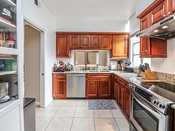5th image of 801 S Plymouth Blvd APT 303